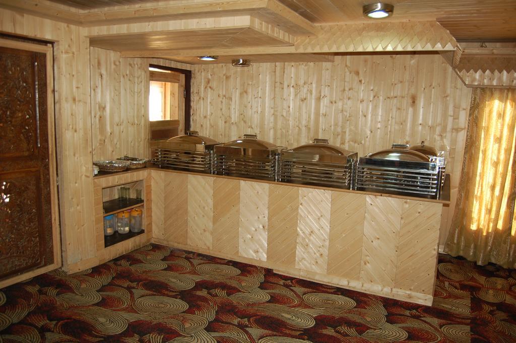 Hotel Zahgeer Continental Gulmarg Szoba fotó