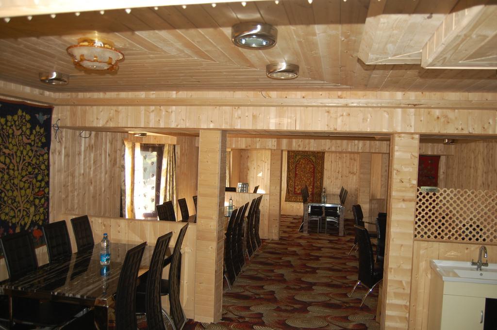 Hotel Zahgeer Continental Gulmarg Szoba fotó