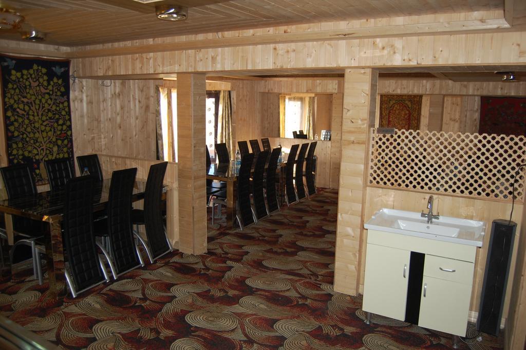 Hotel Zahgeer Continental Gulmarg Szoba fotó