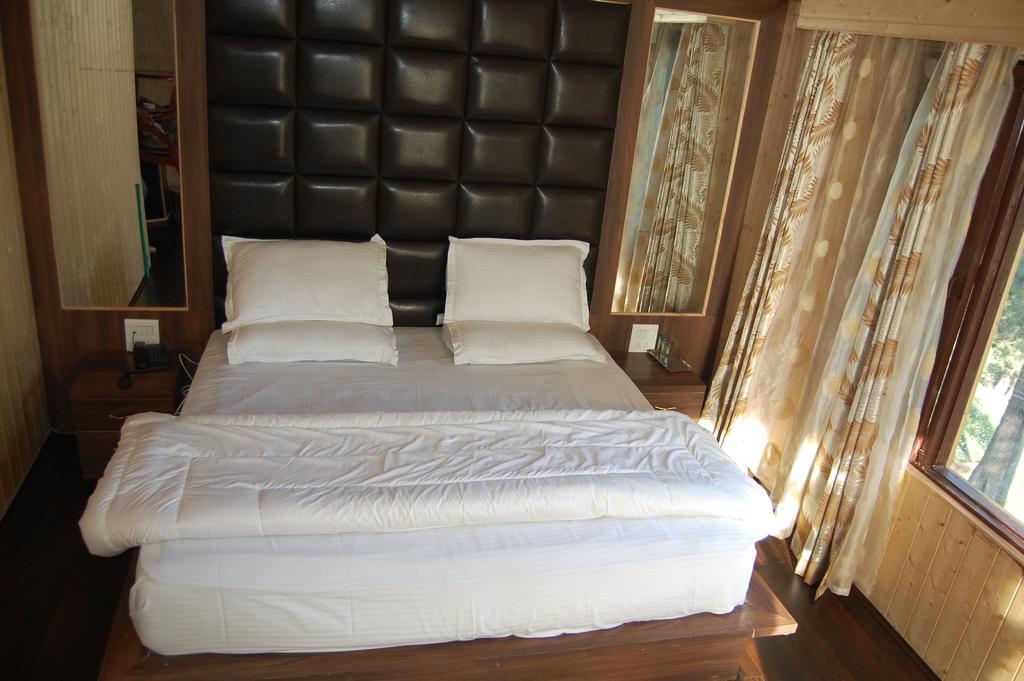 Hotel Zahgeer Continental Gulmarg Szoba fotó
