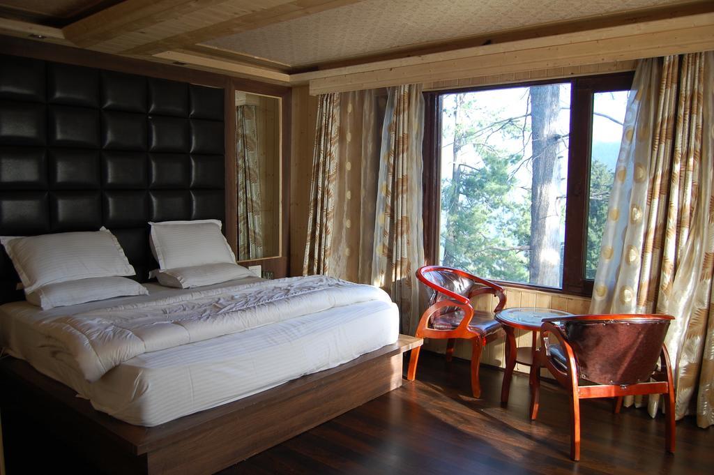 Hotel Zahgeer Continental Gulmarg Szoba fotó